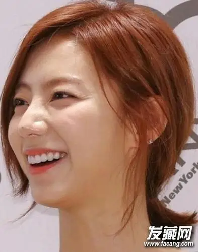 最适合街拍的发型 短发小马尾你get了没?