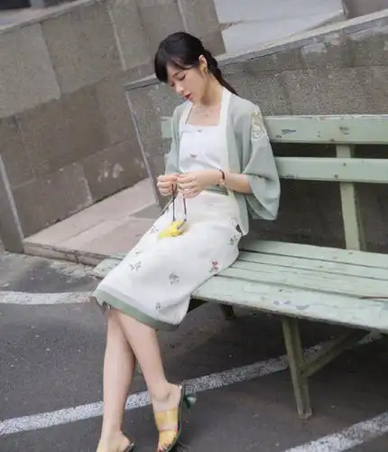 有种"整容"叫徐娇,《长江七号》还是土包子,现变马甲线网红