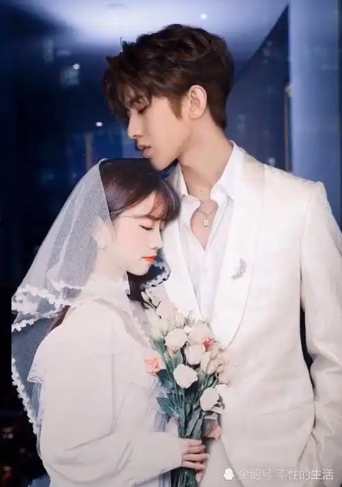 即小鬼吻女友照曝光后蔡徐坤又被爆结婚照网友我忍不了