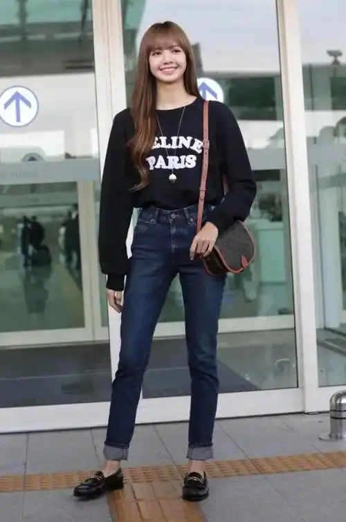 lisa被要求穿上"毒汁袜",看清她的真实腿型后,上帝是公平的