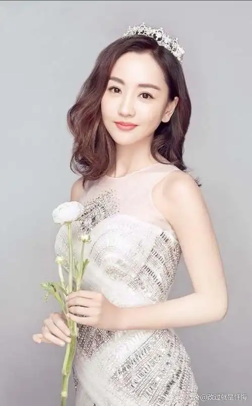 杨蓉有颜有才,她好像是唯一一位离红很近,却没有红起来的女演员