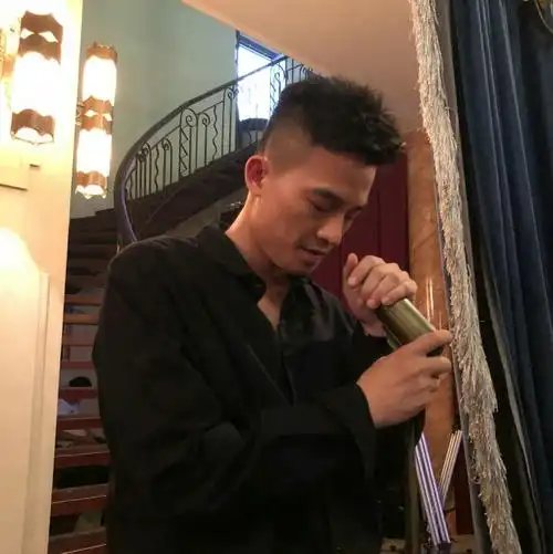 欧豪微博发照片,造型各异的他真的各种风格都能hold住