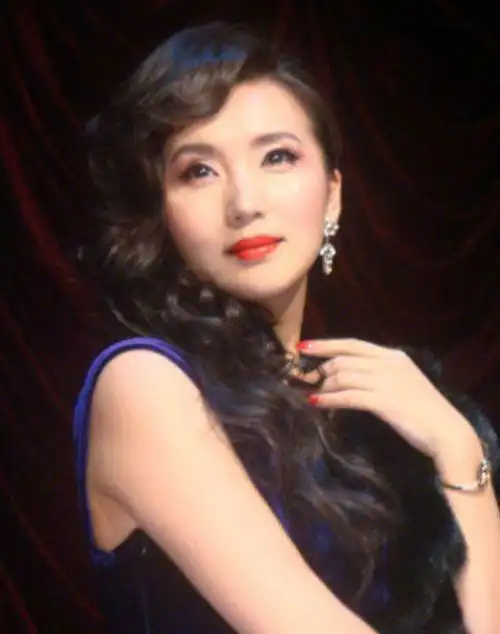 万人迷陈好改走清纯风穿衣不露不妖娆40女人真该学学