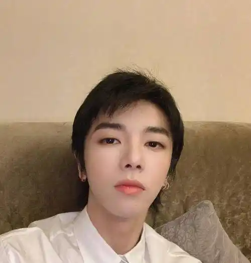 华晨宇方深夜再发文:造谣者挑拨与前经纪人联系,拒绝她的道歉_照片