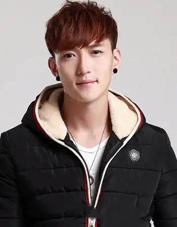 一些好看的男生齐刘海发型图片 男生减龄发型设计(4)