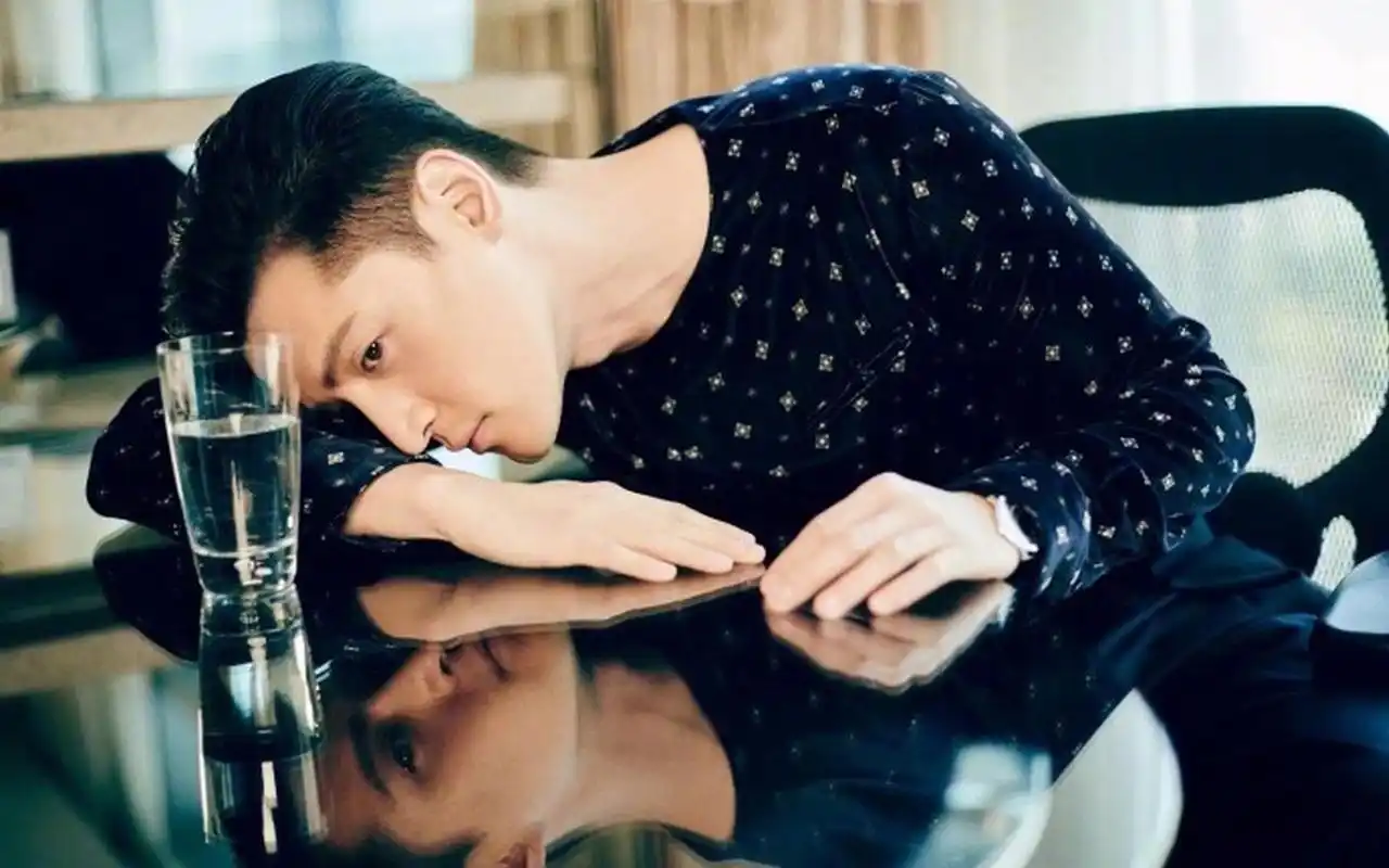 首页 桌面壁纸 大陆明星 胡歌西装帅气杂志封面写真高清图片壁纸 上一