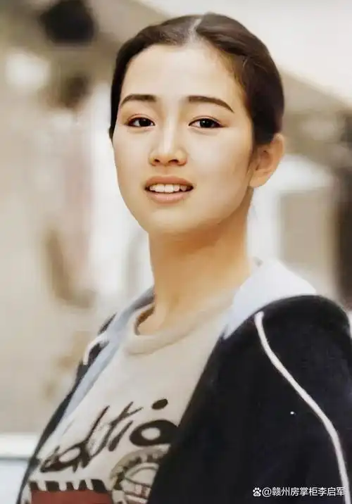 如果不是这条热搜,启军一直以为巩俐依然是20岁30岁的样子,脑海里的