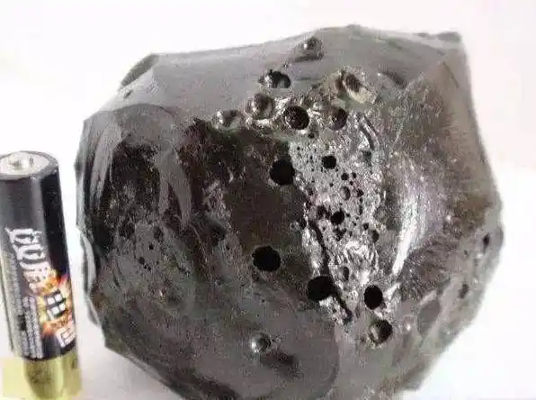 世界上最昂贵的石头,一克就值万元,女孩靠捡石头发家致富!