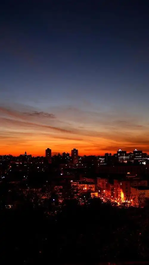 夜晚的城市天空