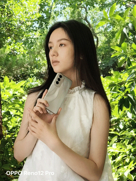 蒋依依捧气球花,周也甩飞学士帽,明星毕业照大赏来了!