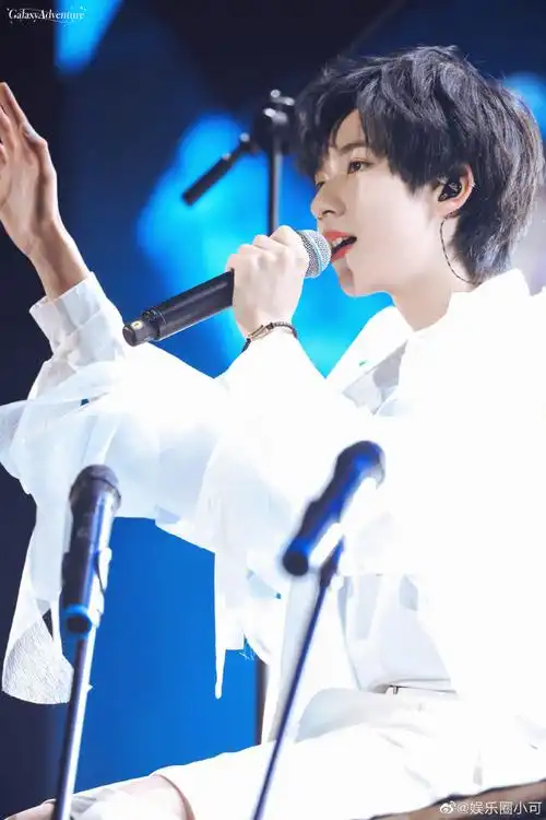 原来这就是日系男孩#日系 少年感!在贺峻霖身上体现得淋漓尽致!