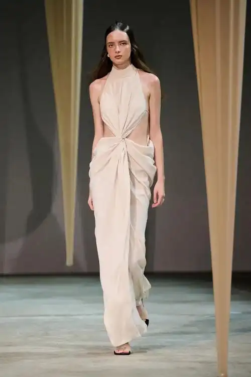 流行趋势——2024春夏女装t台流行趋势-服装趋势预测-cfw服装设计网手