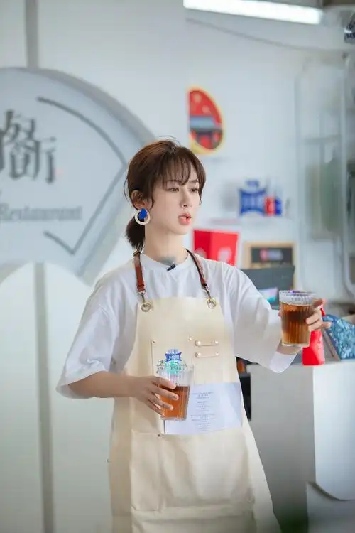 "梳头姐弟"王俊凯杨紫 成《中餐厅》搞笑扛把子