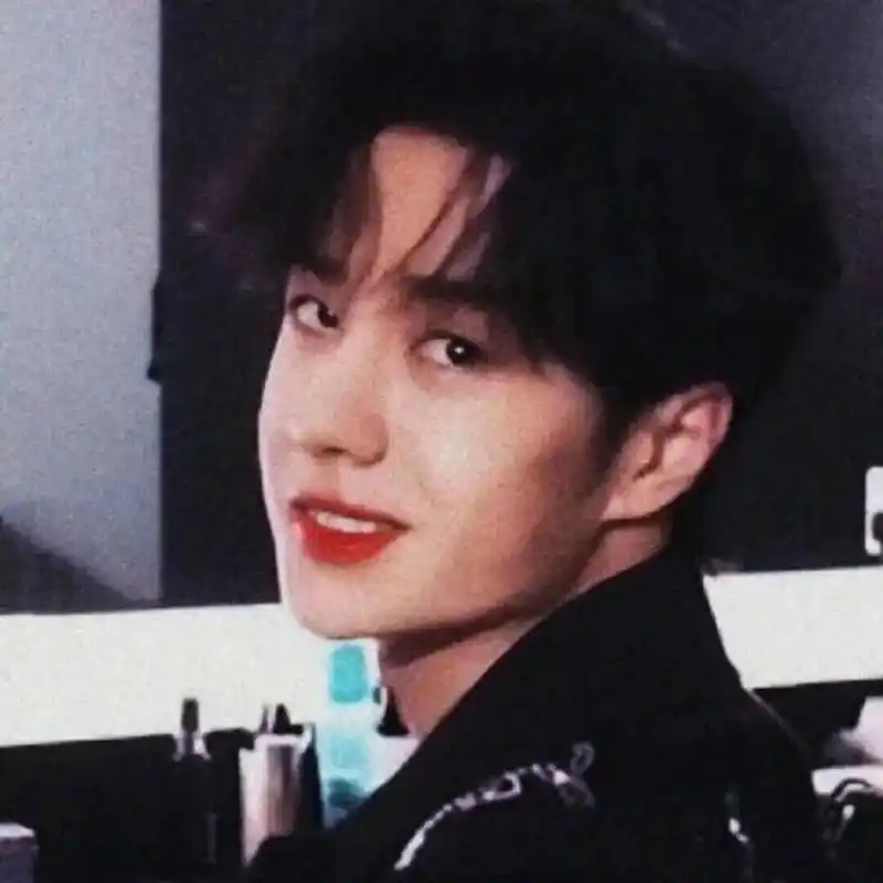 王一博 #氛围感 #头像 - 抖音