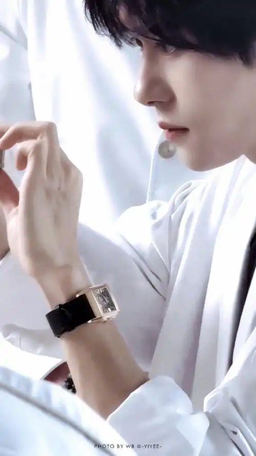 易烊千玺积家全球代言人##易烊千玺穿白大褂制表