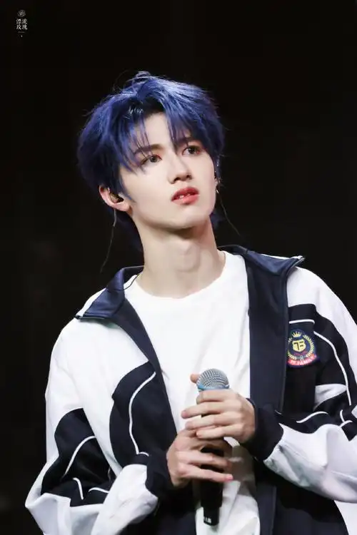 朱志鑫[超话]##朱志鑫蓝发