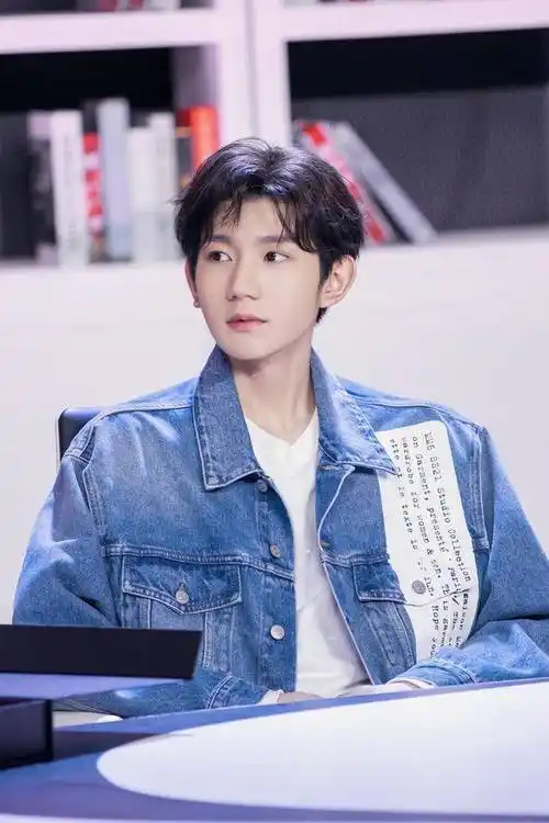 王源新歌发出预告,在线上演壁咚戏份让人脸红心跳,果真又疯又野_金婧