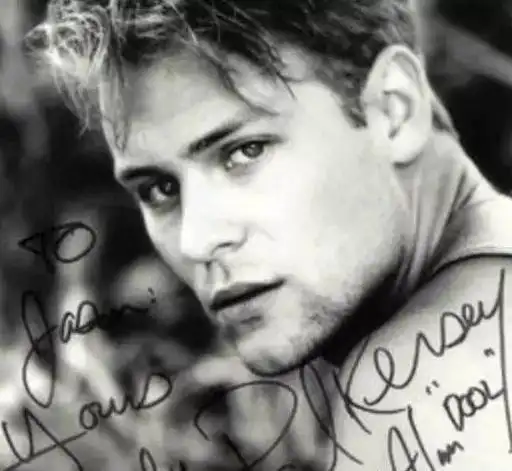 宁静22岁的混血儿子近照公开帅气逼人