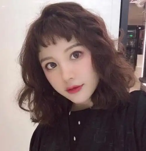 短刘海适合什么脸型 这些脸型剪短刘海更好看_刘海发型 - 美发站