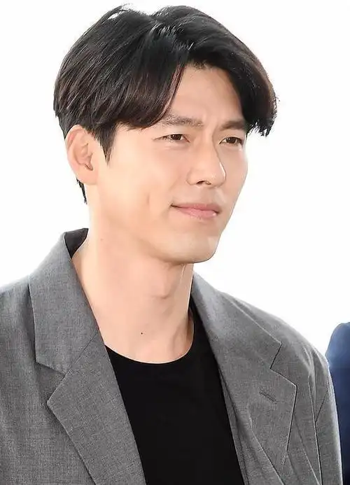 演员玄彬:前往中国香港举行粉丝见面会,走路带风的帅欧巴!