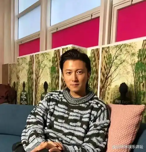 谢霆锋43岁近照:越来越像谢贤了!我感慨帅哥被造型师坑了啊