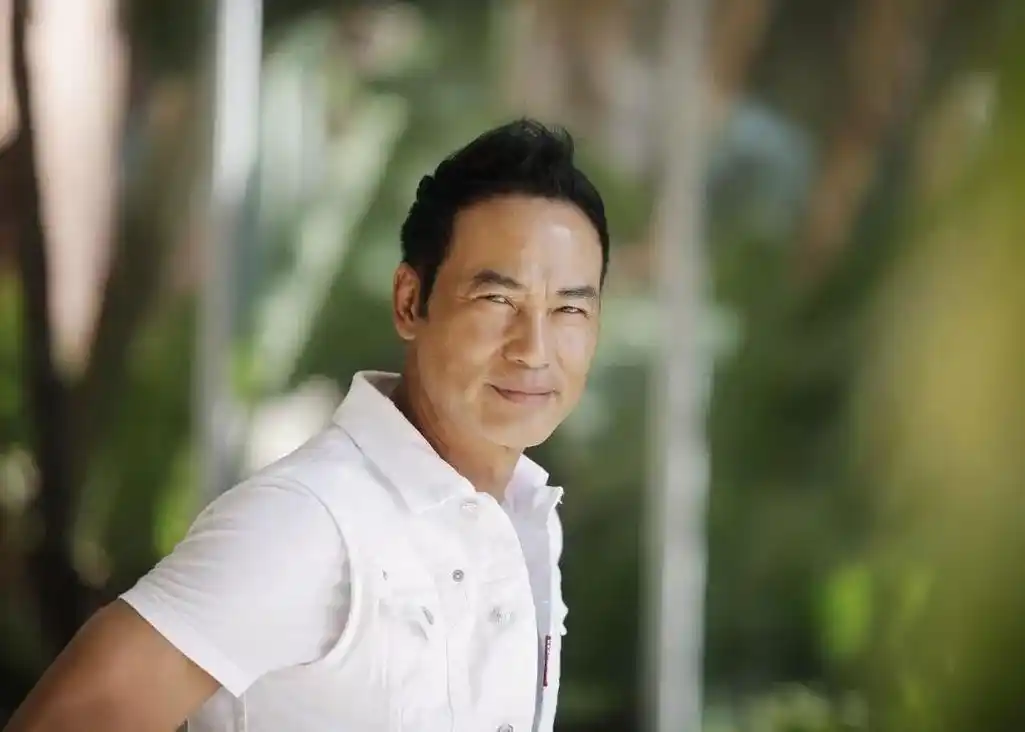 任达华:拍戏多年无绯闻,为爱选择丁克,50岁老来得子乐开怀