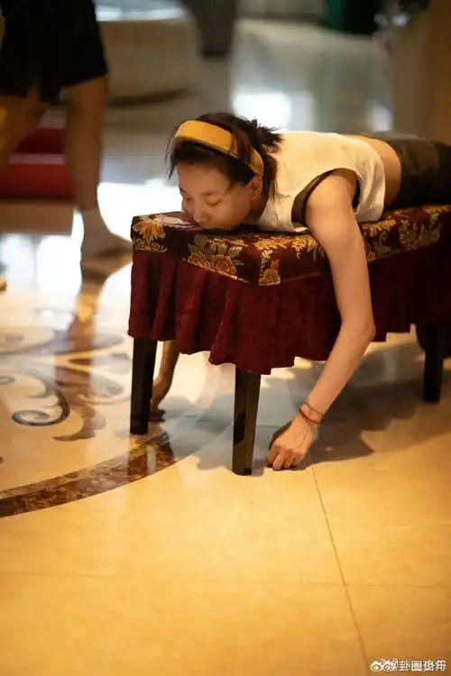 王珞丹素颜健身照