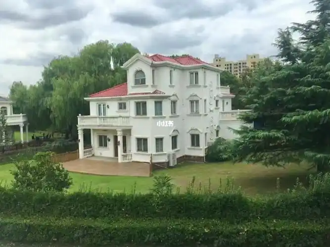 西郊庄园独栋别墅占地2亩可停6辆车临河