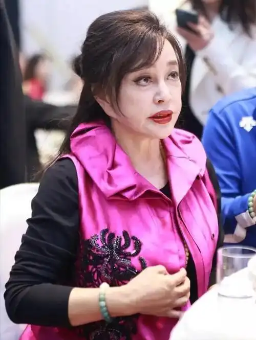 现实生活中的刘晓庆依然是选择一些