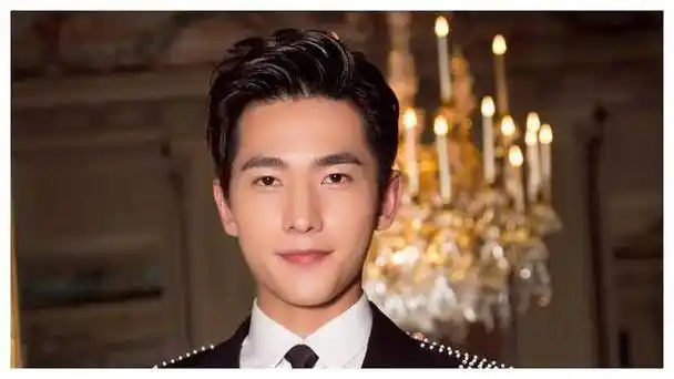 如今,杨洋已经成为了我们内地影视圈备受瞩目的新生代男演员,他的成功