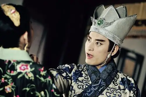 陈龙新作身份揭晓 获称最爷们"公公"