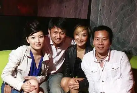 陈蓉4岁还不会说话,却成了一名主持人,双胞胎女儿非常可爱