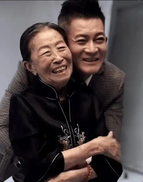 张少华一生住在40平的房子里去世1年多丈夫的痴爱让人泪目