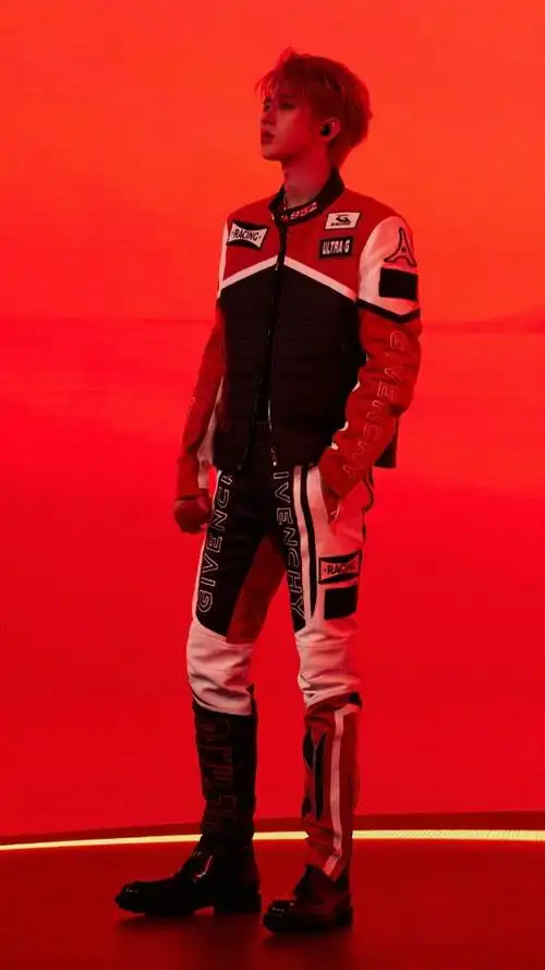 蔡徐坤金发赛车服造型##蔡徐坤赛车服三首连唱好酷##蔡徐坤再唱情人