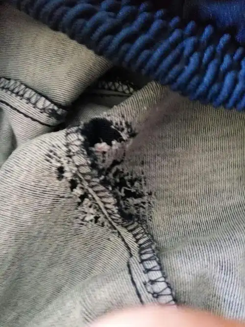 为什么校服裤子会底下会破,为什么会会破