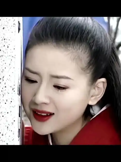 董洁的祝英台真的太美了,侧颜鼻子简直无人能敌,哭起来我见犹怜.