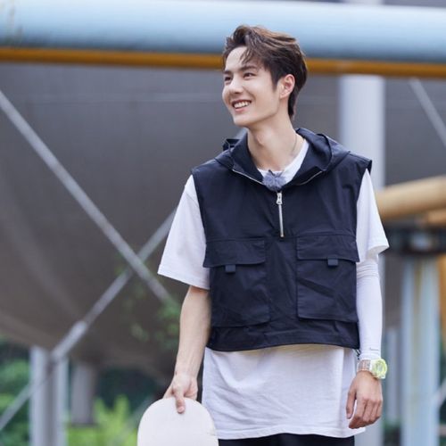 王一博同款马甲秋季短款工装连帽坎肩嘻哈滑板街舞团队定制119