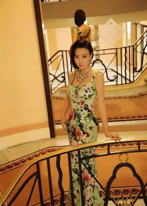 毛俊杰个人资料-毛俊杰比基尼照片 - 0319娱乐网