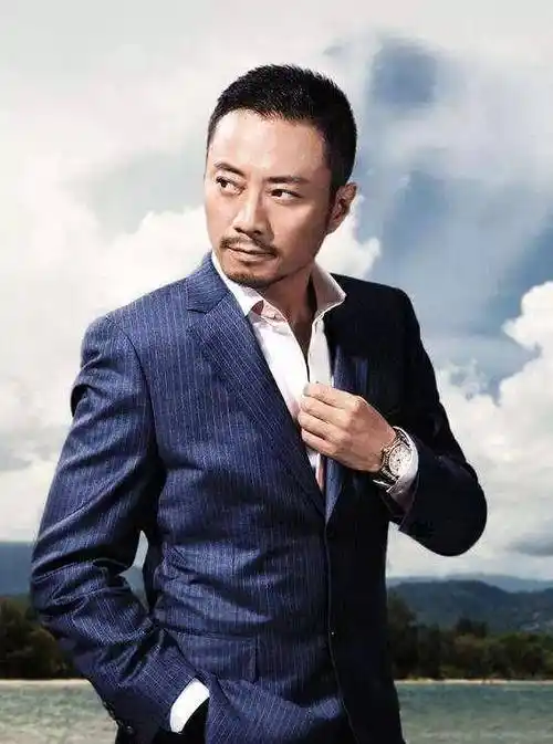 36岁出道,44岁拿影帝,"铁血硬汉"张涵予,娱乐圈一股清流_中国_玫瑰