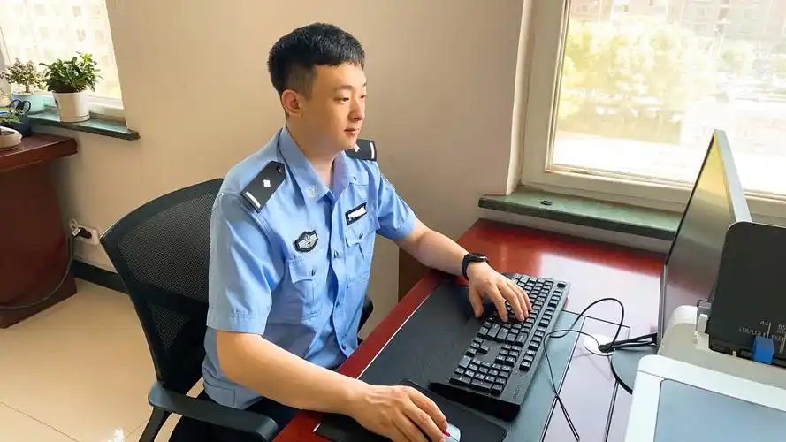 尽管加入网警队伍的时间并不长,但他已迅速成长为工作岗位上的中坚