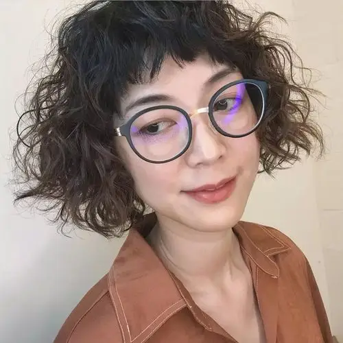 2018流行短发小爆卷