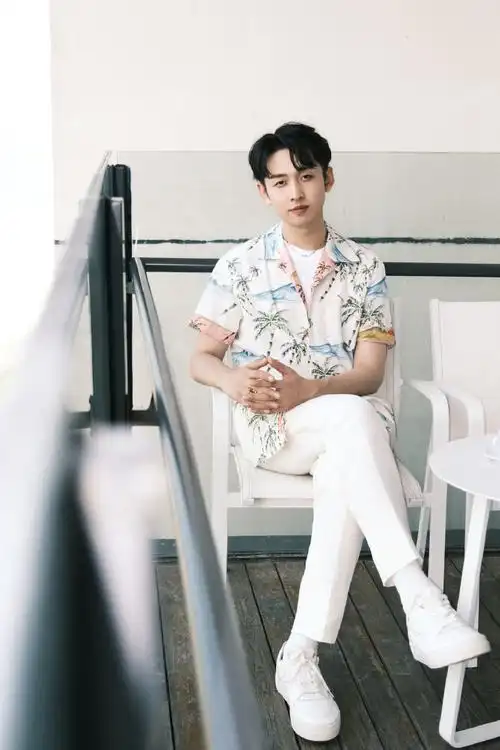 时尚先生海边演唱会#干净清爽,率性自在,与主持人小齐@齐思钧共赴