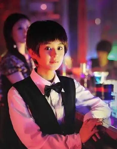 我们的十年赵丽颖短发剧照图片变身酒保萌萌哒