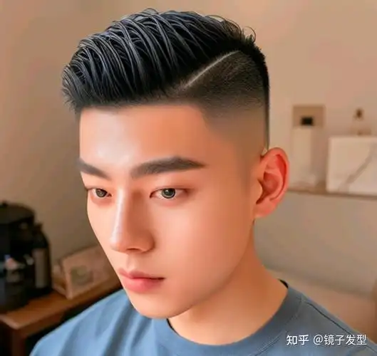 两侧铲短碎发,两侧铲短露额发型,两侧铲短飞机头,两侧铲短油头发型