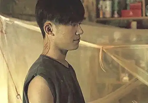 以为是画,不料我们想错了|少年的你|纹身|易烊千玺_新浪新闻