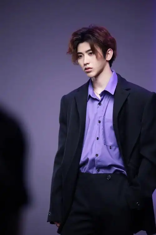 蔡徐坤帅气写真花絮图片39