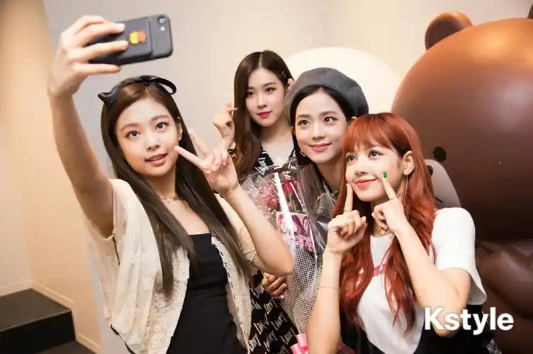 blackpink四人合照