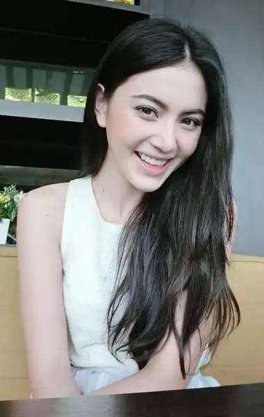 泰国比利时混血儿女星mai-拥有模特身姿的可爱演员