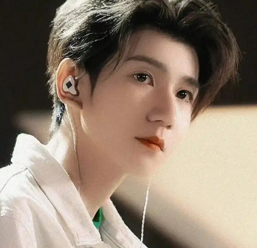 我们的奶哥哥 超级值得喜欢.黑粉,退!退!退!#王源王源王源 - 抖音