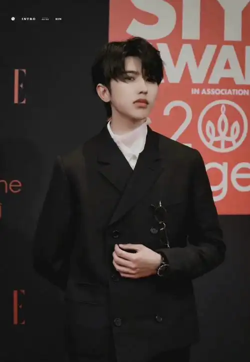 帅气有魅力的蔡徐坤图片大全  坤坤的老婆们在哪里(蔡徐坤的颜值真禁